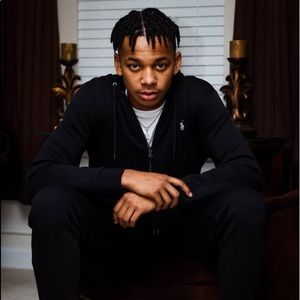 Meet your Posher, Courtney